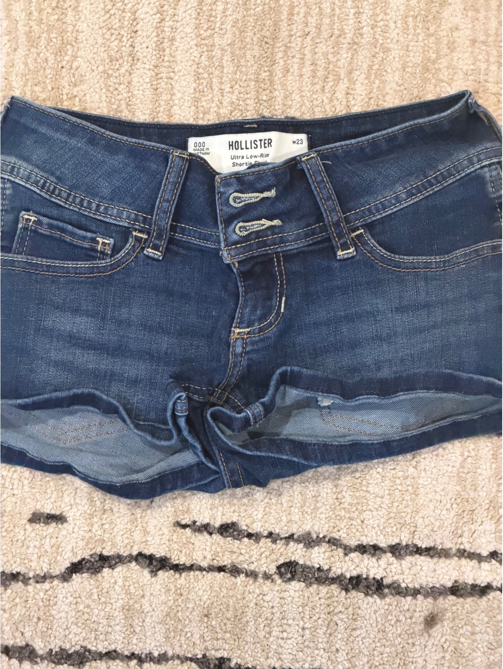 Hollister Ultra Low-Rise Shortie Denim Shorts W23